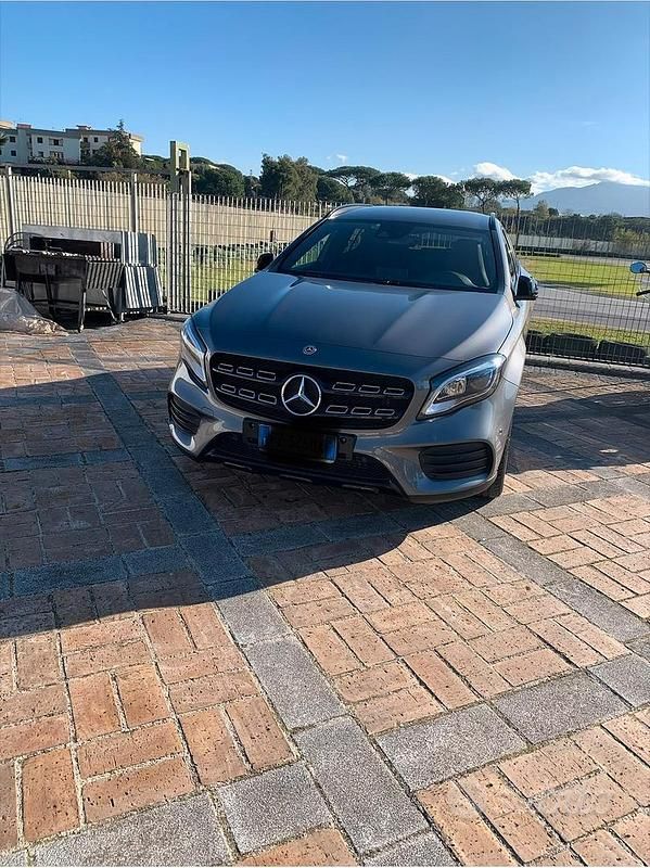 Usata Mercedes GLA200 136 CV (100 kW) 2019 Grigio SUV