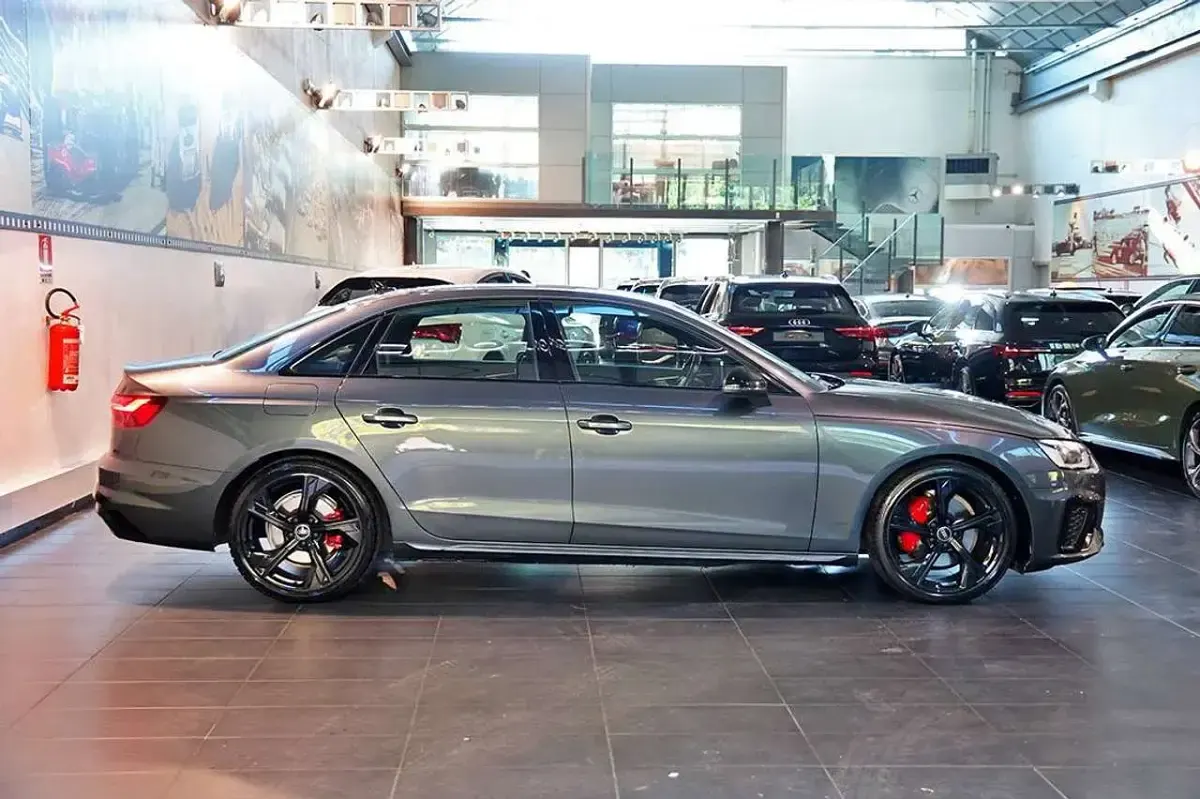Usata Audi A4 S-Line 204 CV (150 kW) 2023 Grigio Berlina