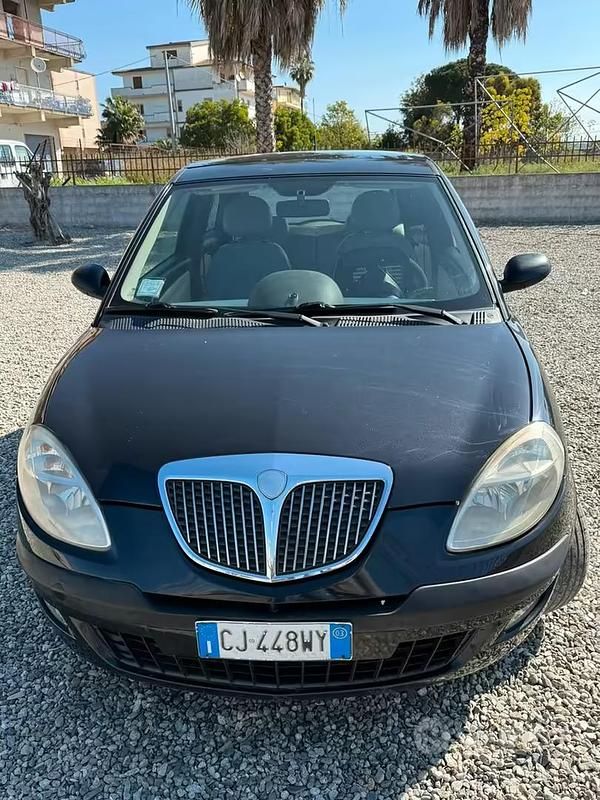 Usata Lancia Ypsilon 70 CV (51 kW) 2003 Nero Utilitaria