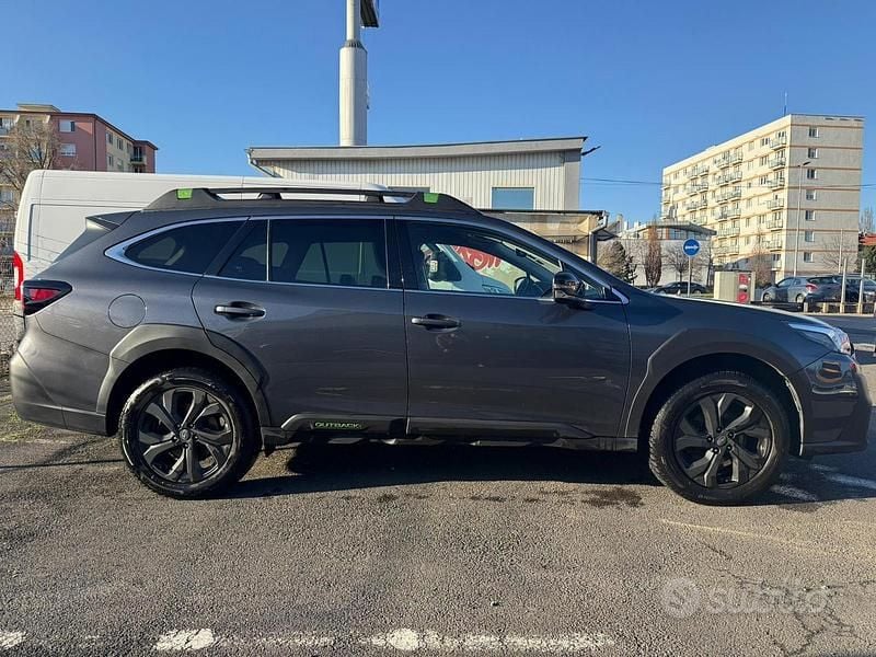Usata Subaru Outback 2022 Grigio Station wagon
