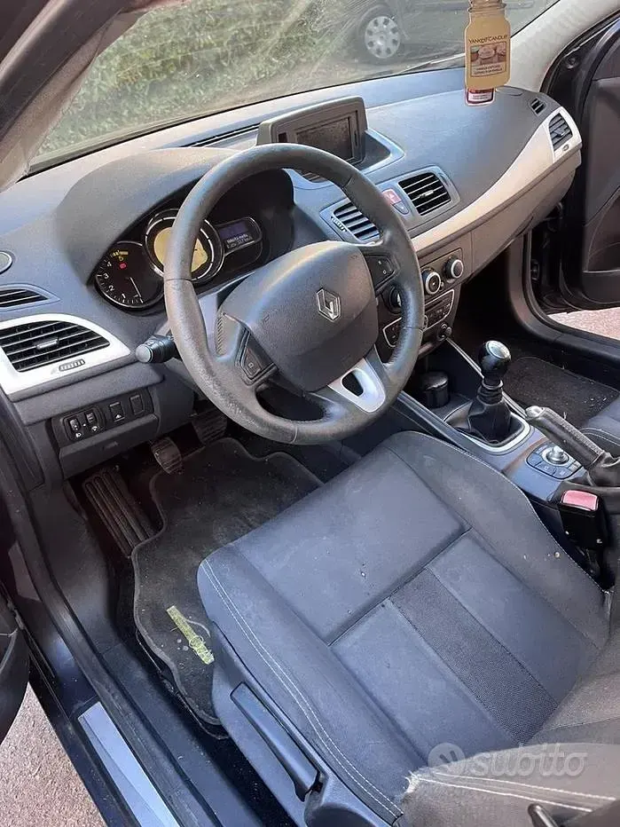 Usata Renault Mégane III 110 CV (80 kW) 2010 Grigio Berlina