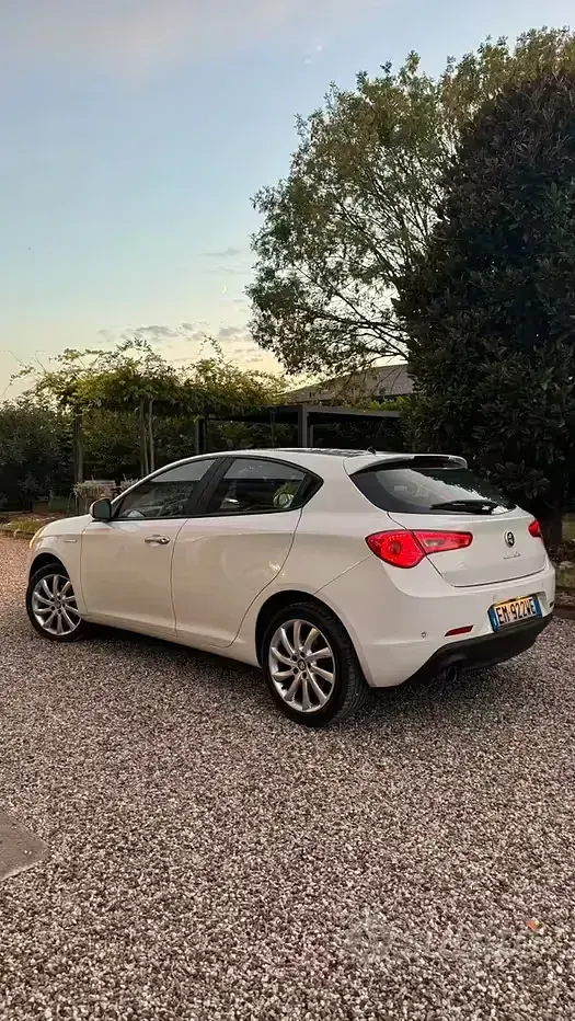 Usata Alfa Romeo Giulietta 105 CV (77 kW) 2013 Bianco Utilitaria