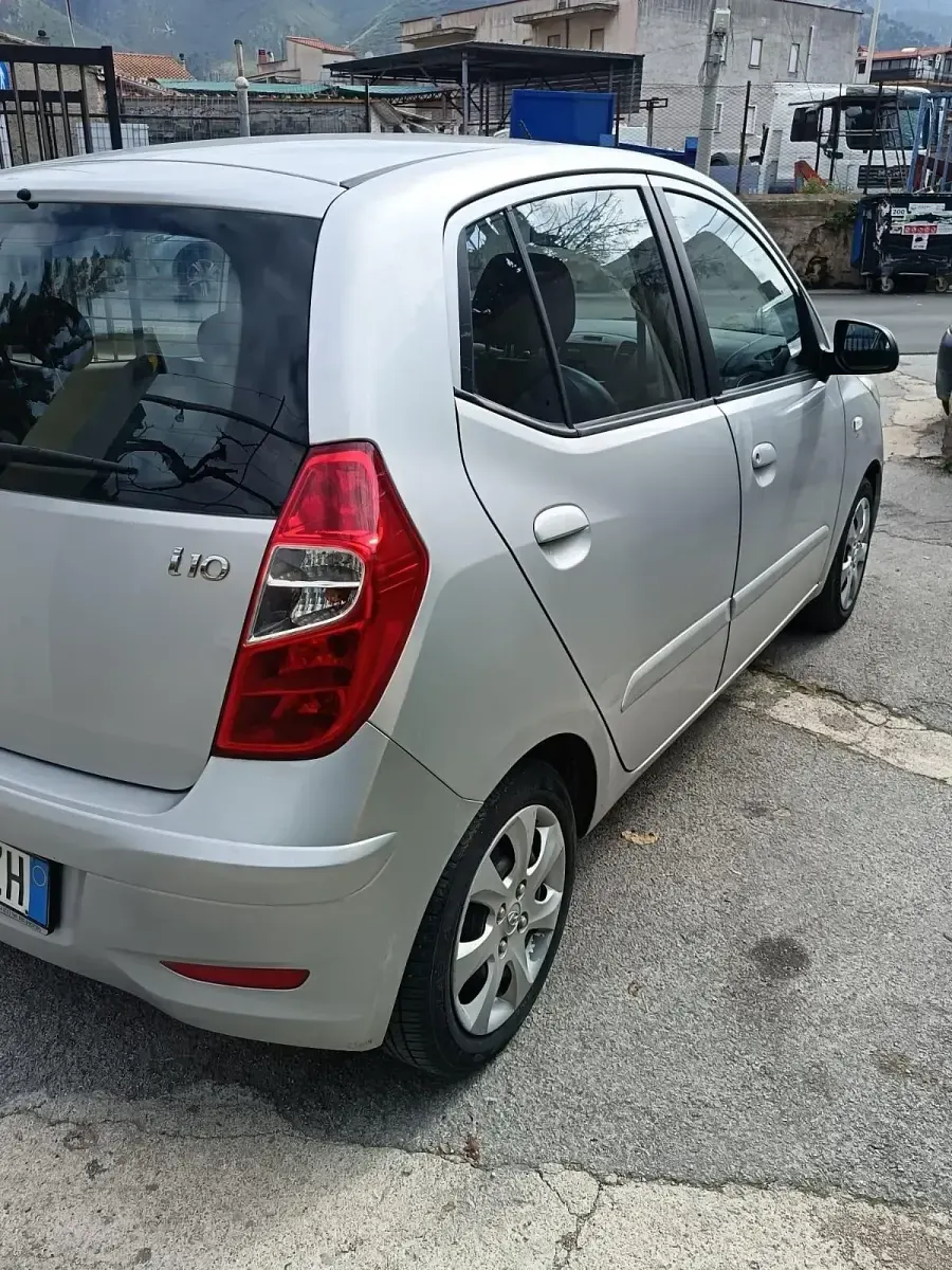 Usata Hyundai i10 64 CV (47 kW) 2011 Argento Utilitaria