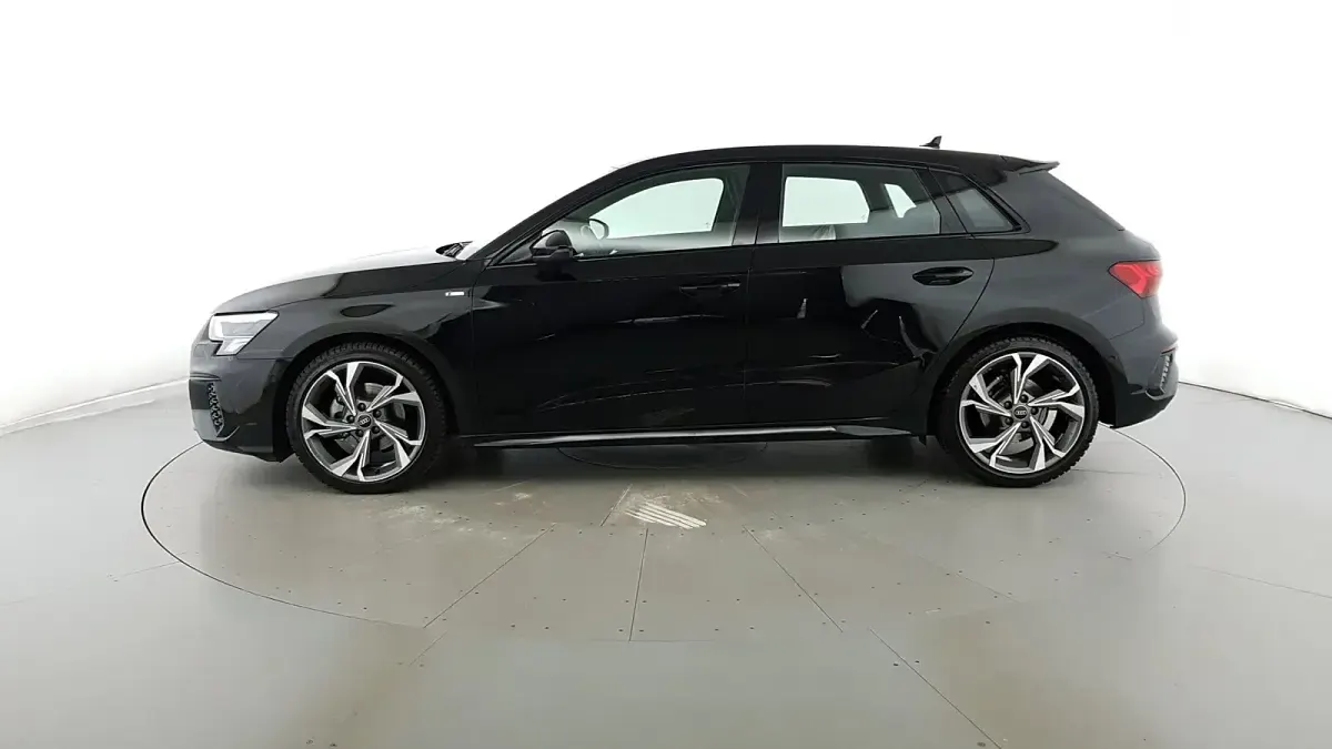 Usata Audi A3 S-Line 110 CV (80 kW) 2023 Nero mito metallizzato Berlina