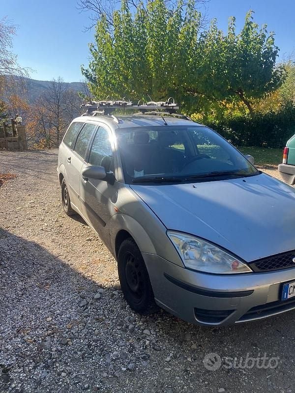 Grigio Usata 2004 Ford Focus Station wagon | 900 € (Buon prezzo) - Immagine 1/3