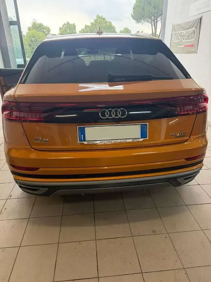 Usata Audi Q8 Sport 286 CV (210 kW) 2018 Arancione SUV