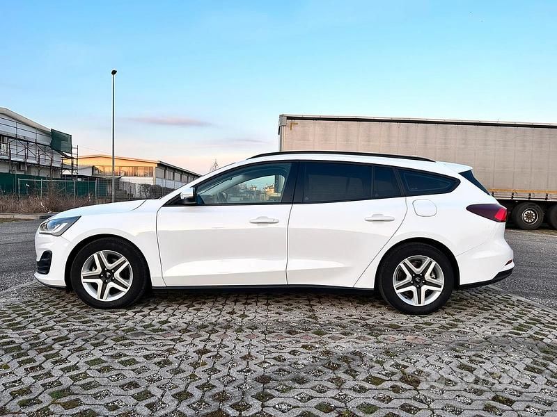 Usata Ford Focus 120 CV (88 kW) 2022 Bianco Station wagon