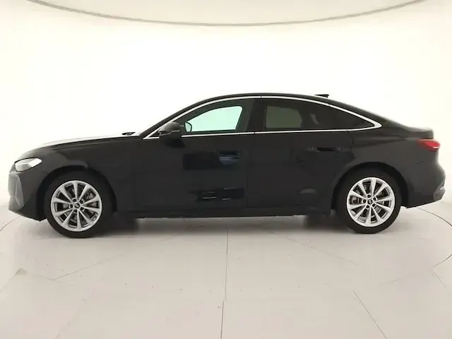 Usata Audi A5 Sportback Advanced 204 CV (150 kW) 2025 Nero mythos metallizzato Utilitaria