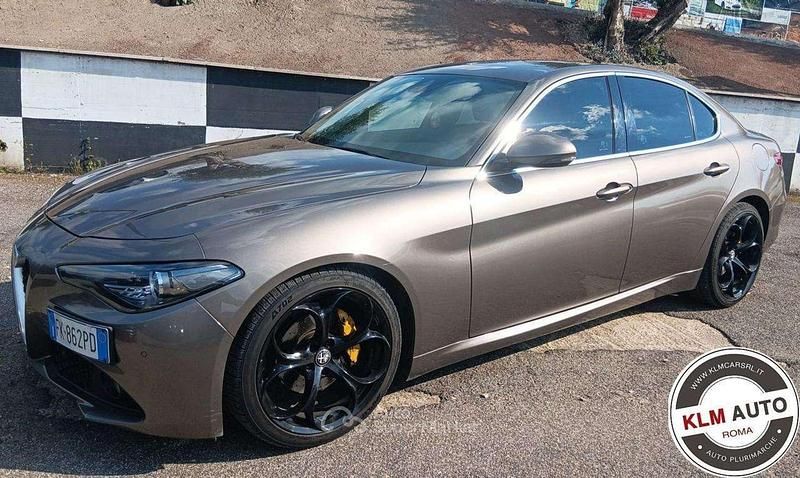Usata Alfa Romeo Giulia Super 179 CV (131 kW) 2017 Grigio Berlina