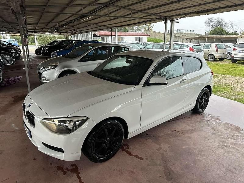 Usata BMW 114 102 CV (75 kW) 2014 Bianco Utilitaria