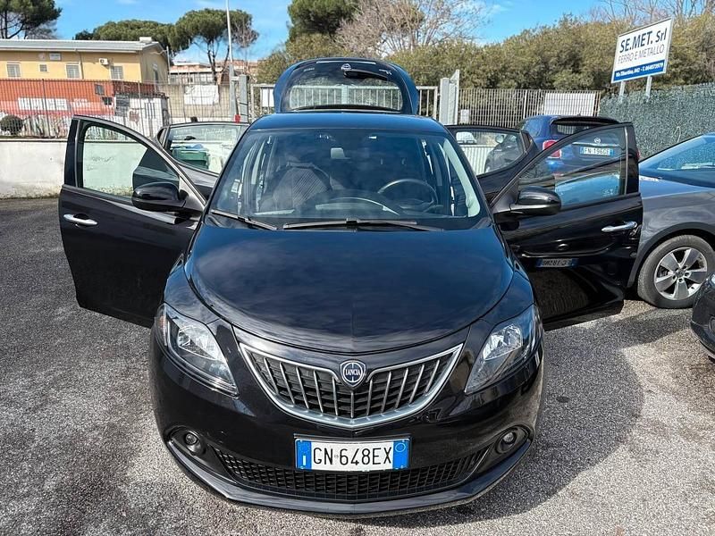 Usata Lancia Ypsilon Gold 69 CV (50 kW) 2023 Nero Utilitaria