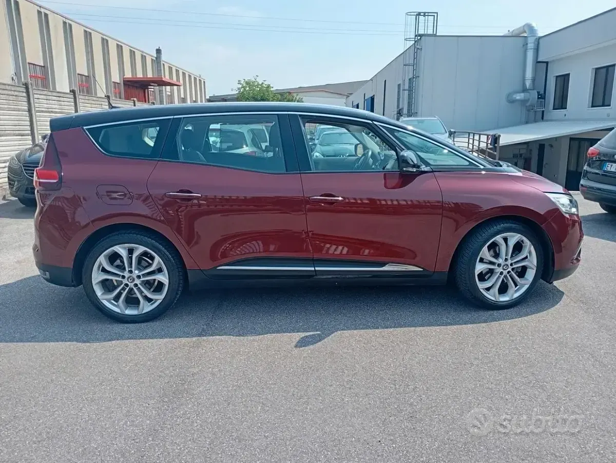 Usata Renault Scénic 120 CV (88 kW) 2019 Rosso Monovolume