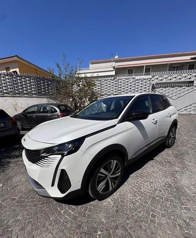Usata Peugeot 3008 131 CV (96 kW) 2022 SUV