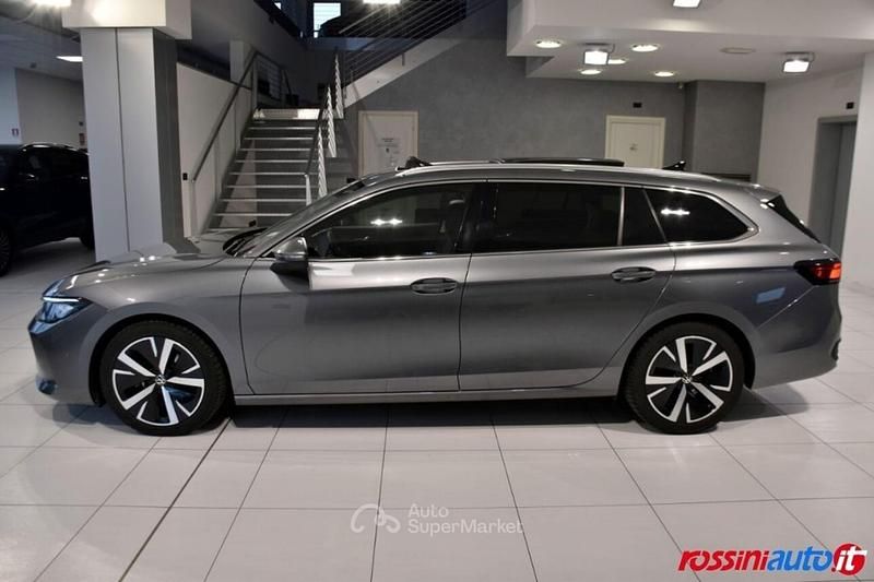 Usata VW Passat Business+ 150 CV (110 kW) 2024 Gray Station wagon
