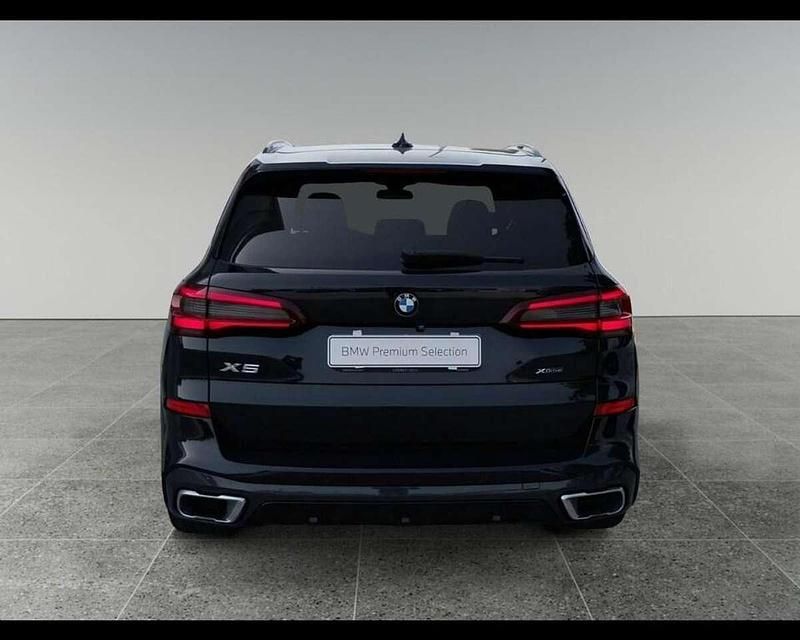 Usata BMW X5 M Sport 340 CV (250 kW) 2022 Black sapphire metallizzato SUV