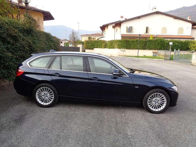 Usata BMW 320 Luxury Line 184 CV (135 kW) 2013 Blu/azzurro Station wagon