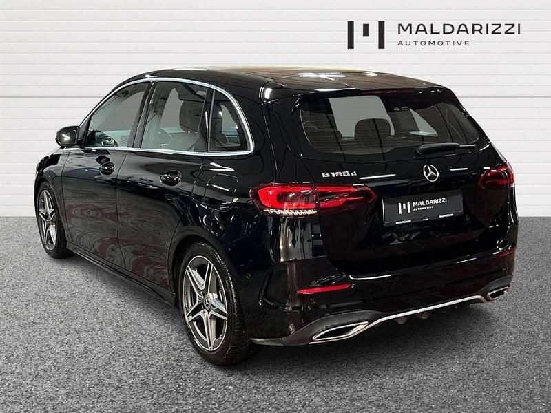 Usata Mercedes B180 Premium 116 CV (85 kW) 2021 Nero Monovolume