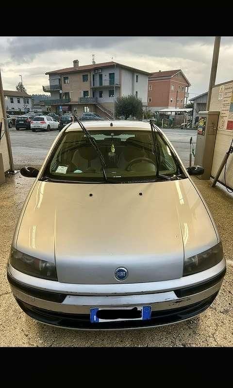 Usata Fiat Punto 80 CV (58 kW) 2002 Utilitaria
