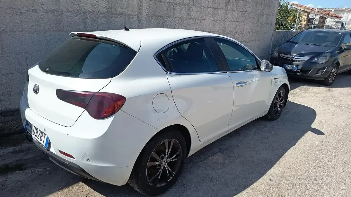 Usata Alfa Romeo Giulietta 105 CV (77 kW) 2012 Utilitaria