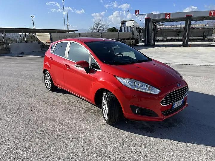 Usata Ford Fiesta Titanium 75 CV (55 kW) 2015 Rosso Berlina