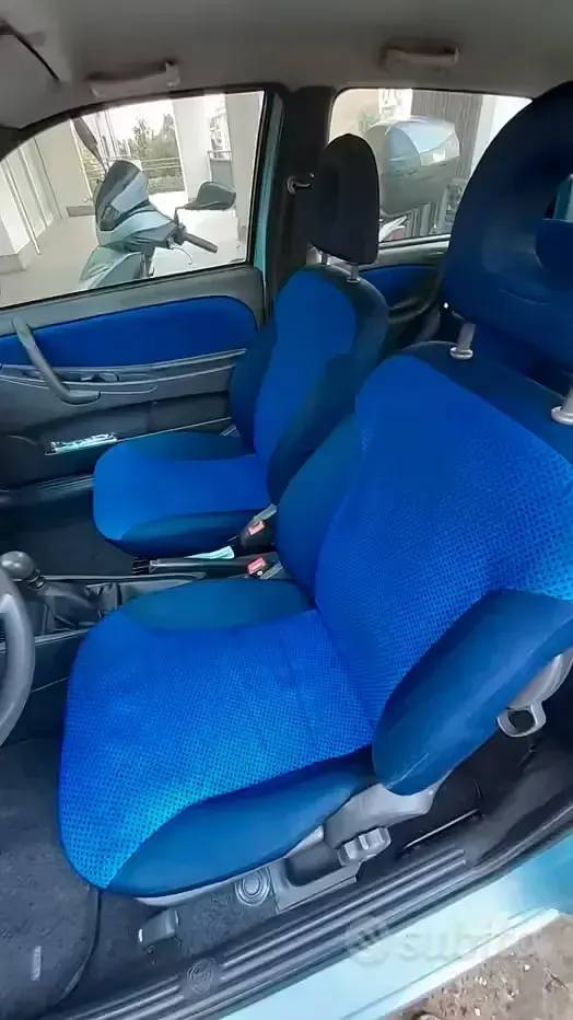 Usata Lancia Ypsilon 60 CV (44 kW) 2002 Bluazzurro Utilitaria