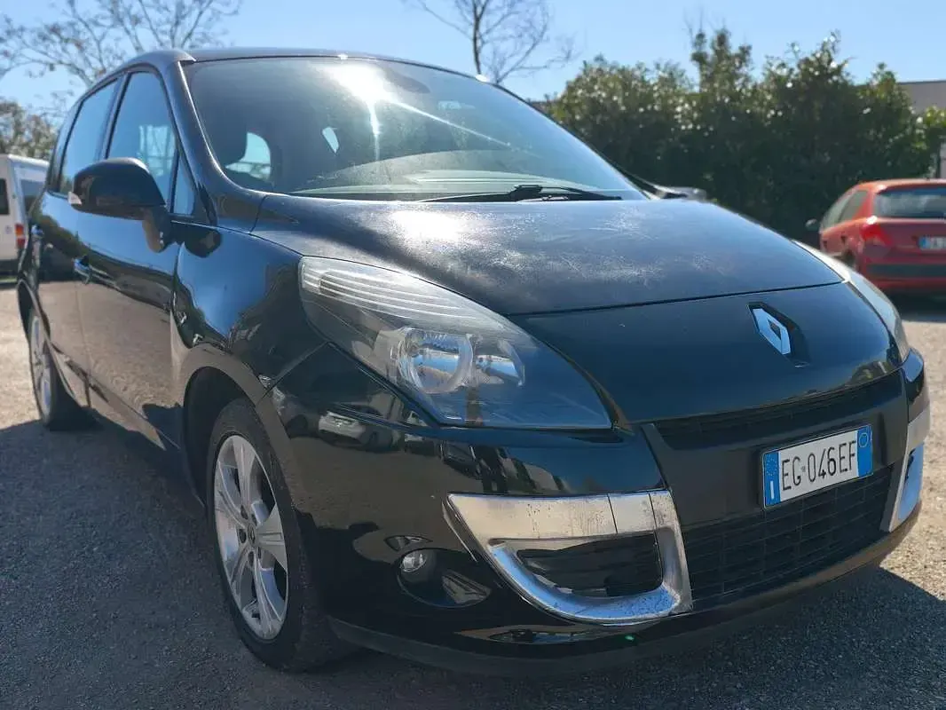 Usata Renault Scénic III Authentique 82 CV (60 kW) 2011 Monovolume