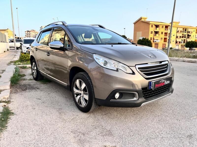 Usata Peugeot 2008 Allure 100 CV (73 kW) 2015 Oro SUV