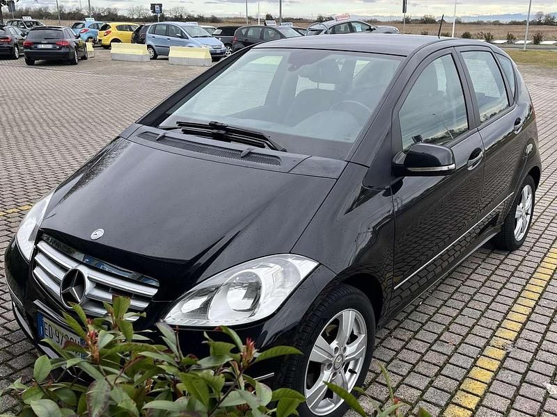 Usata Mercedes A180 Avantgarde 109 CV (80 kW) 2010 Nero Monovolume