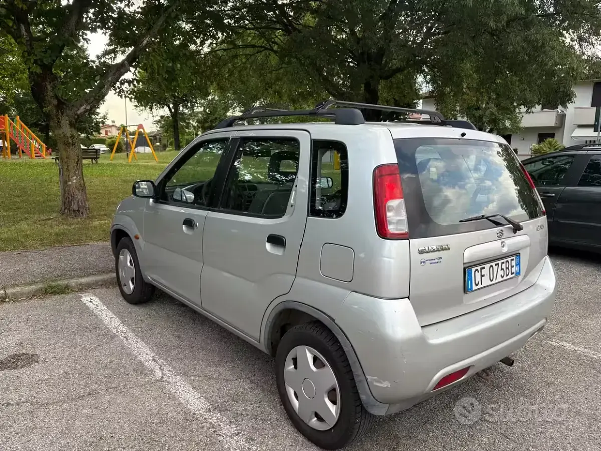 Usata Suzuki Ignis 94 CV (69 kW) 2004 Grigio Utilitaria