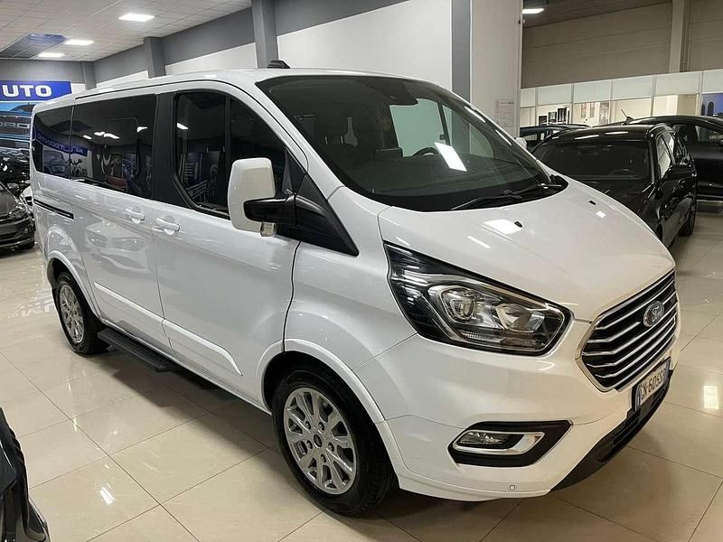 Usata Ford Tourneo Custom Titanium 150 CV (110 kW) 2023 Frozen white Furgone