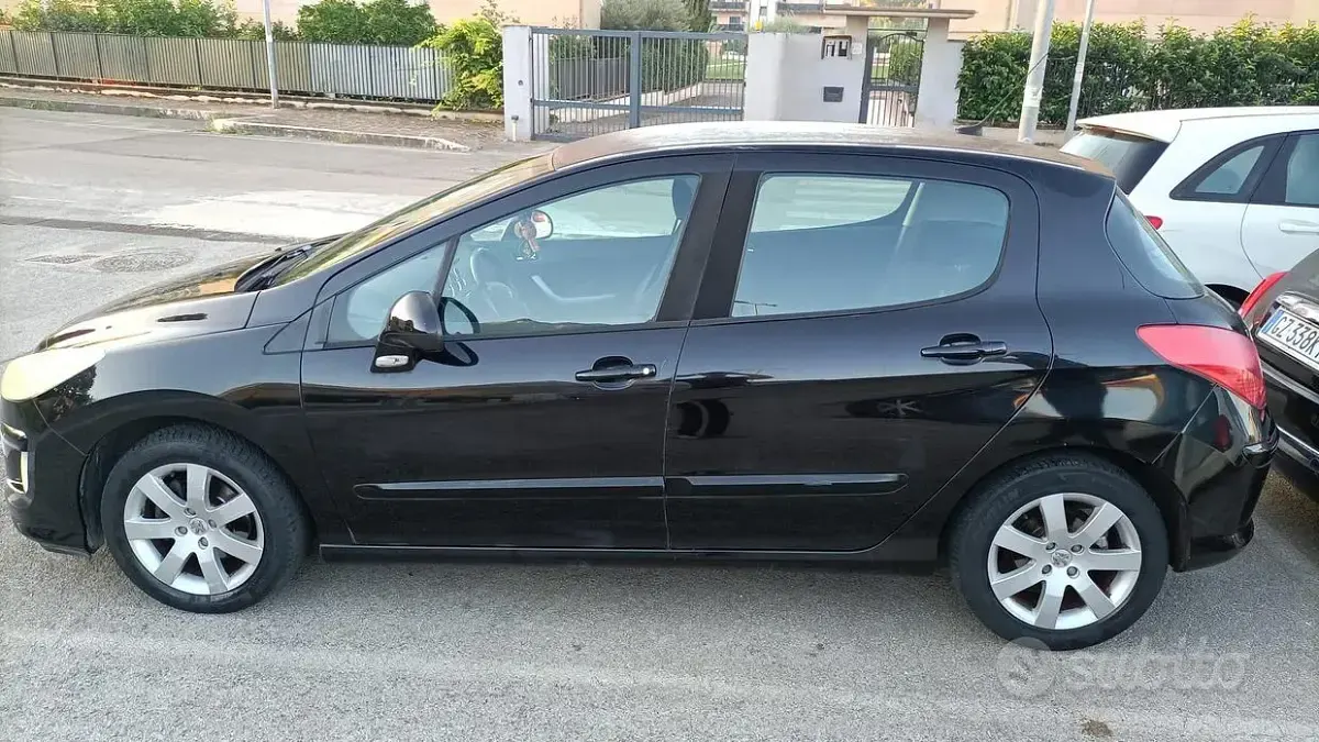 Usata Peugeot 308 112 CV (82 kW) 2008 Nero Berlina
