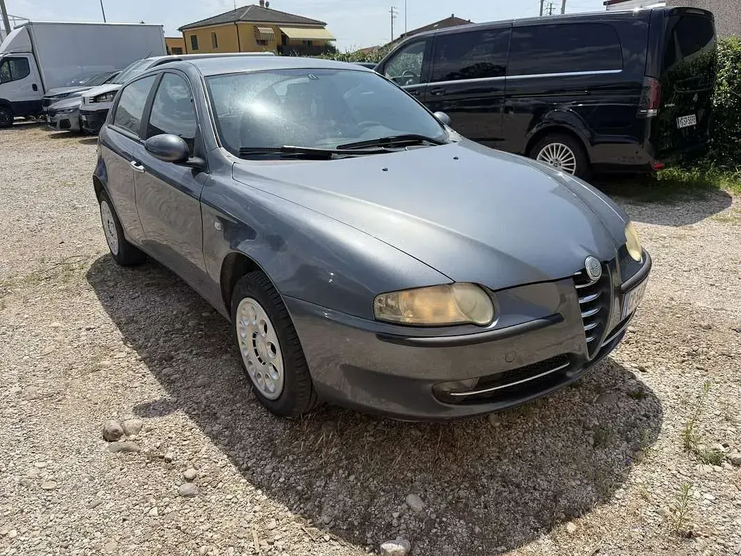 Usata Alfa Romeo 147 Distinctive 116 CV (85 kW) 2004 Utilitaria