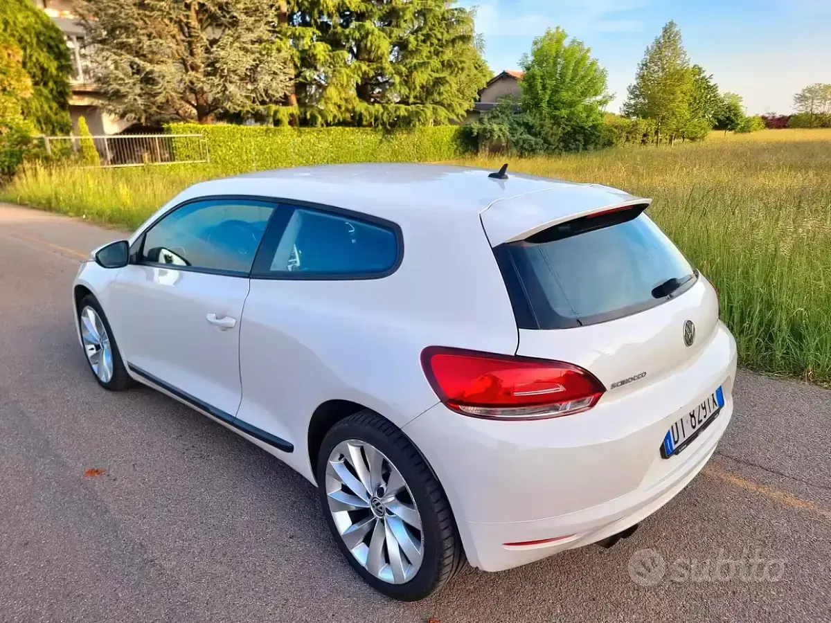 Käytetty VW Scirocco 122 HP (89 kW) 2009 Valkoinen Coupe - kaksiovinen