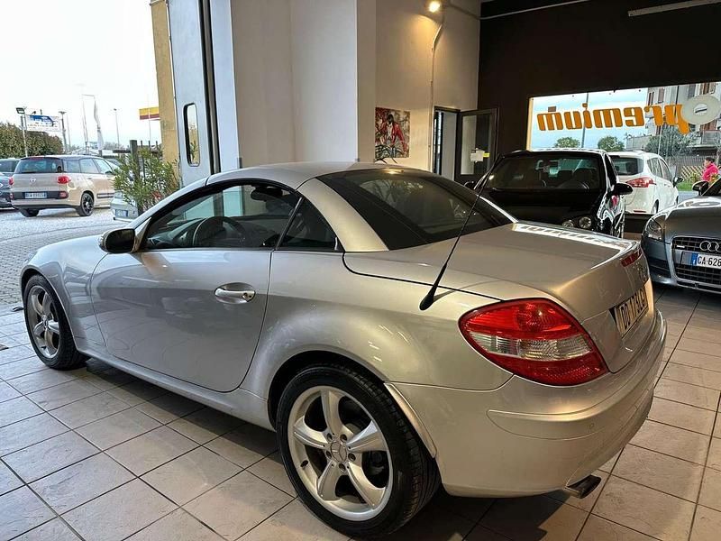 Usata Mercedes SLK200 163 CV (119 kW) 2006 Argento Cabrio