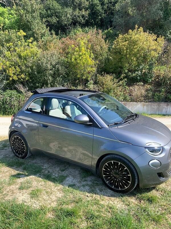 Usata Fiat 500e La Prima 69 kW (95 CV) 2020 Grigio Cabrio