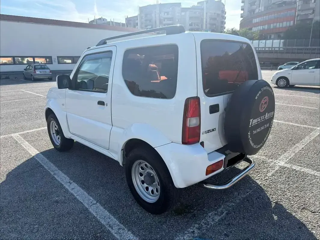 Usata Suzuki Jimny 86 CV (63 kW) 2013 Bianco SUV