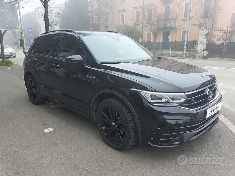 Usata VW Tiguan R-line 150 CV (110 kW) 2023 Nero SUV