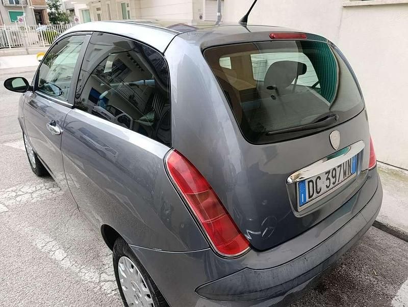 Usata Lancia Ypsilon 60 CV (44 kW) 2006 Utilitaria