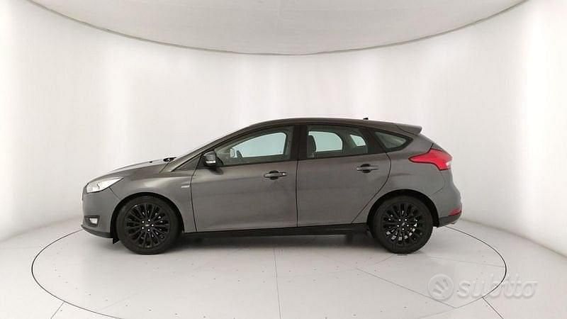 Usata Ford Focus Business Edition 120 CV (88 kW) 2017 Grigio Utilitaria