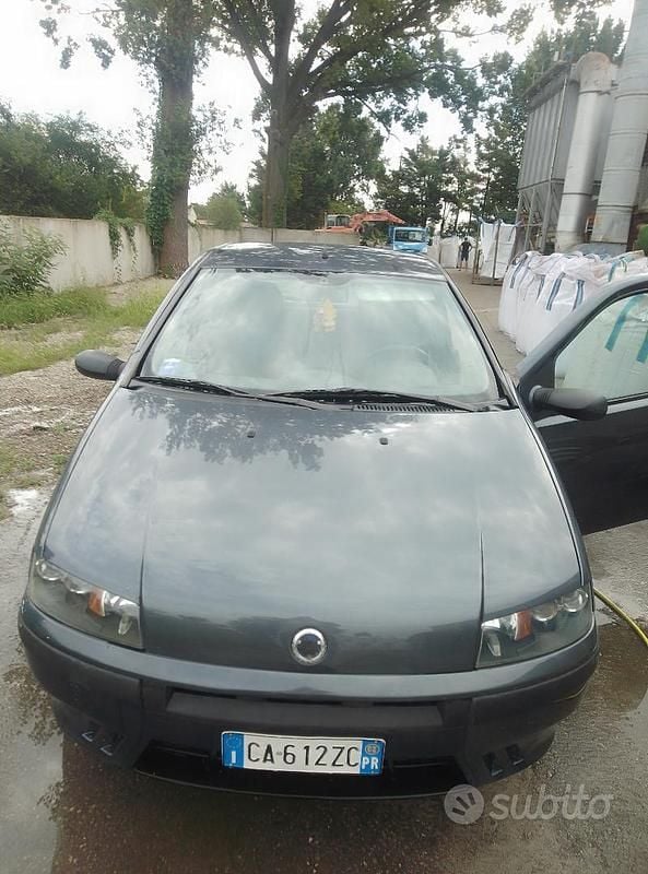 Usata Fiat Punto 80 CV (58 kW) 2002 Grigio Utilitaria