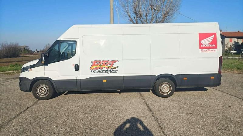 Usata Iveco Daily 126 CV (92 kW) 2016 Bianco Furgone