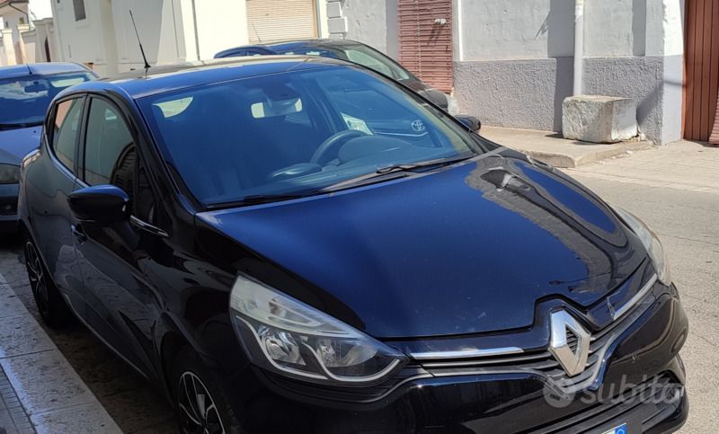 Nero Usata 2017 Renault Clio IV Due volumi | 8500 € (Buon prezzo) - Immagine 1/3