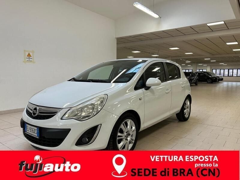 Bianco Usata 2013 Opel Corsa Edition Due volumi | 3900 € (Buon prezzo) - Immagine 1/4