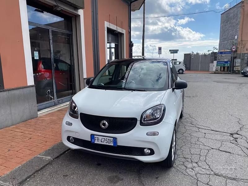 Begagnad Smart ForFour 71 HK (52 kW) 2018 Vit Halvkombi