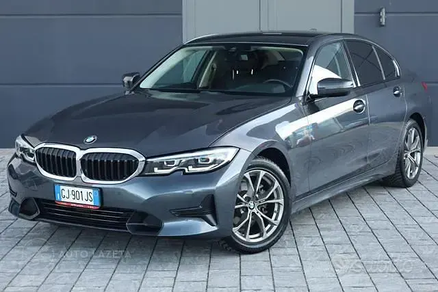 Usata BMW 318 Efficient Dynamics 150 CV (110 kW) 2022 Grigio metallizzato Berlina