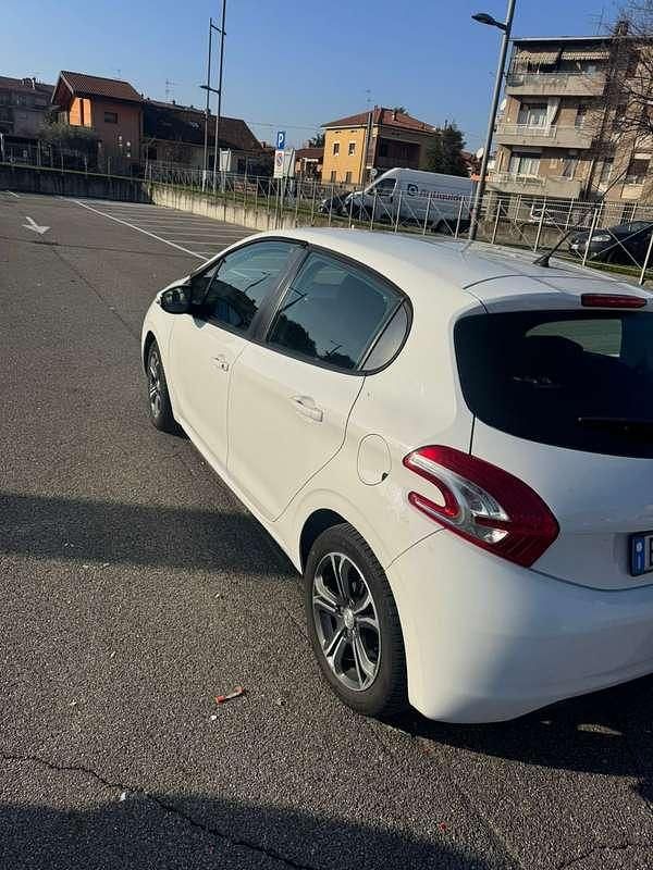 Usata Peugeot 208 Access 68 CV (50 kW) 2013 Utilitaria