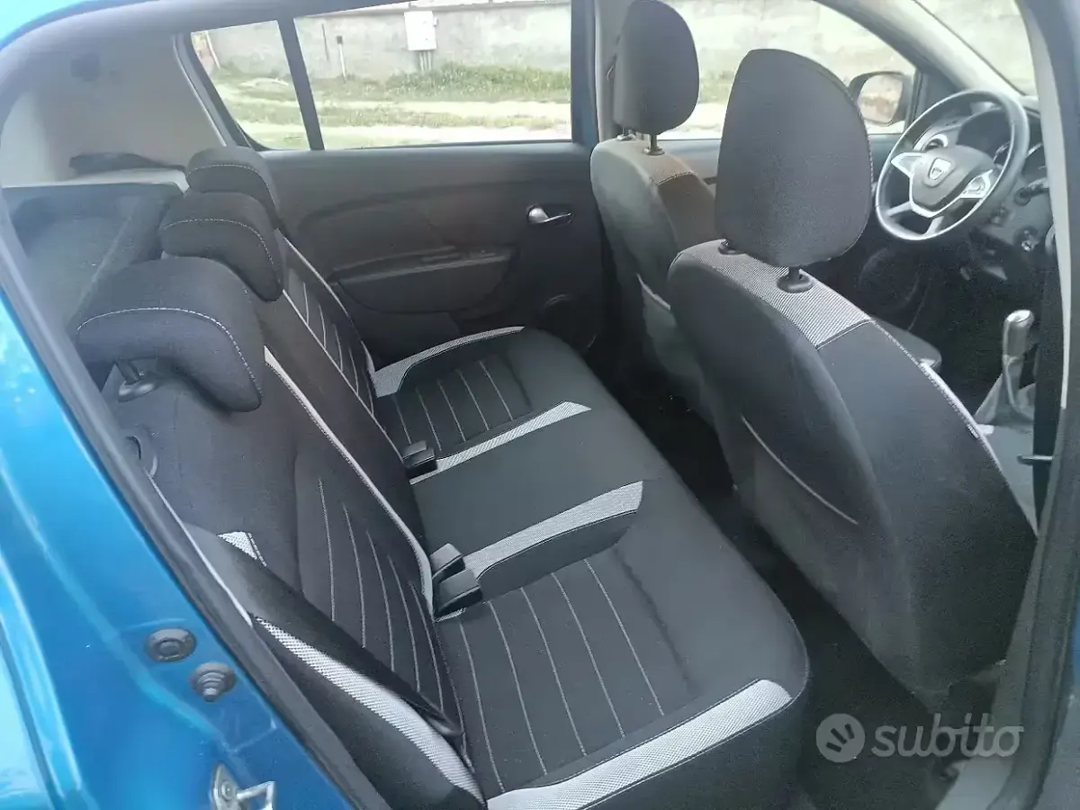 Usata Dacia Sandero Stepway 90 CV (66 kW) 2018 Bluazzurro Utilitaria