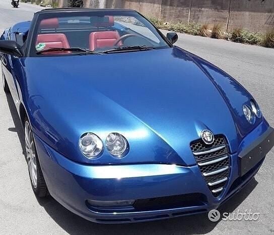 Second-hand Alfa Romeo Spider 165 CP (121 kW) 2004 Albastru Cabrio