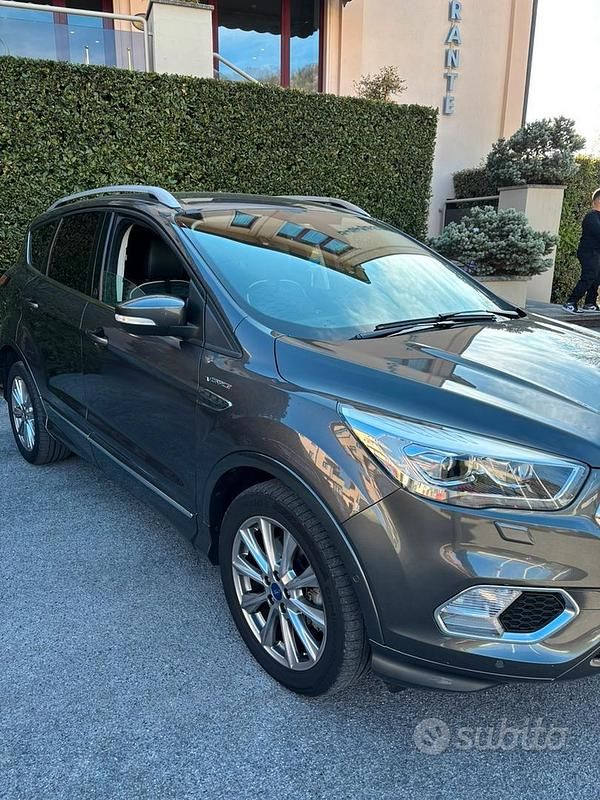 Usata Ford Kuga Vignale 150 CV (110 kW) 2018 Grigio SUV