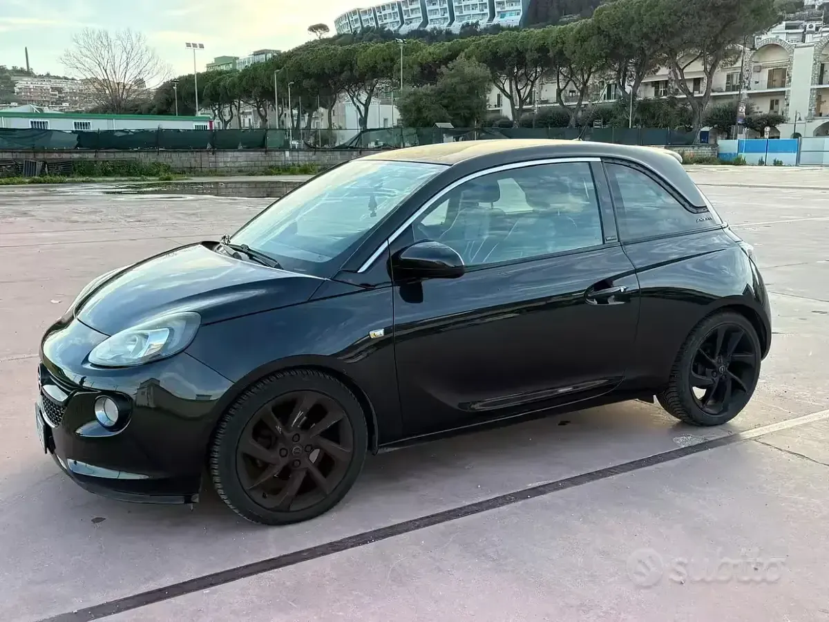 Usata Opel Adam 69 CV (50 kW) 2014 Nero Utilitaria